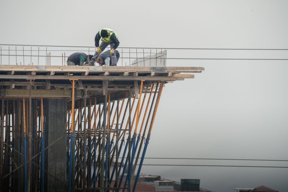 Workers on a high-rise building construction site in Denizli, Türkiye, showcasing teamwork and safety.